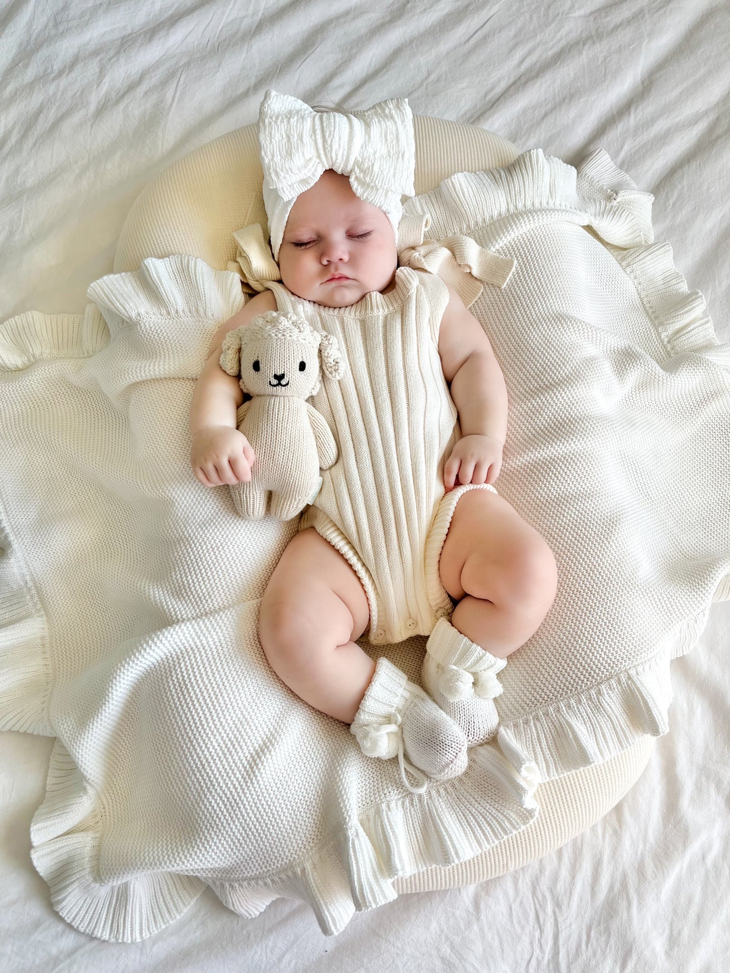RUFFLE BLANKET - WHITE
