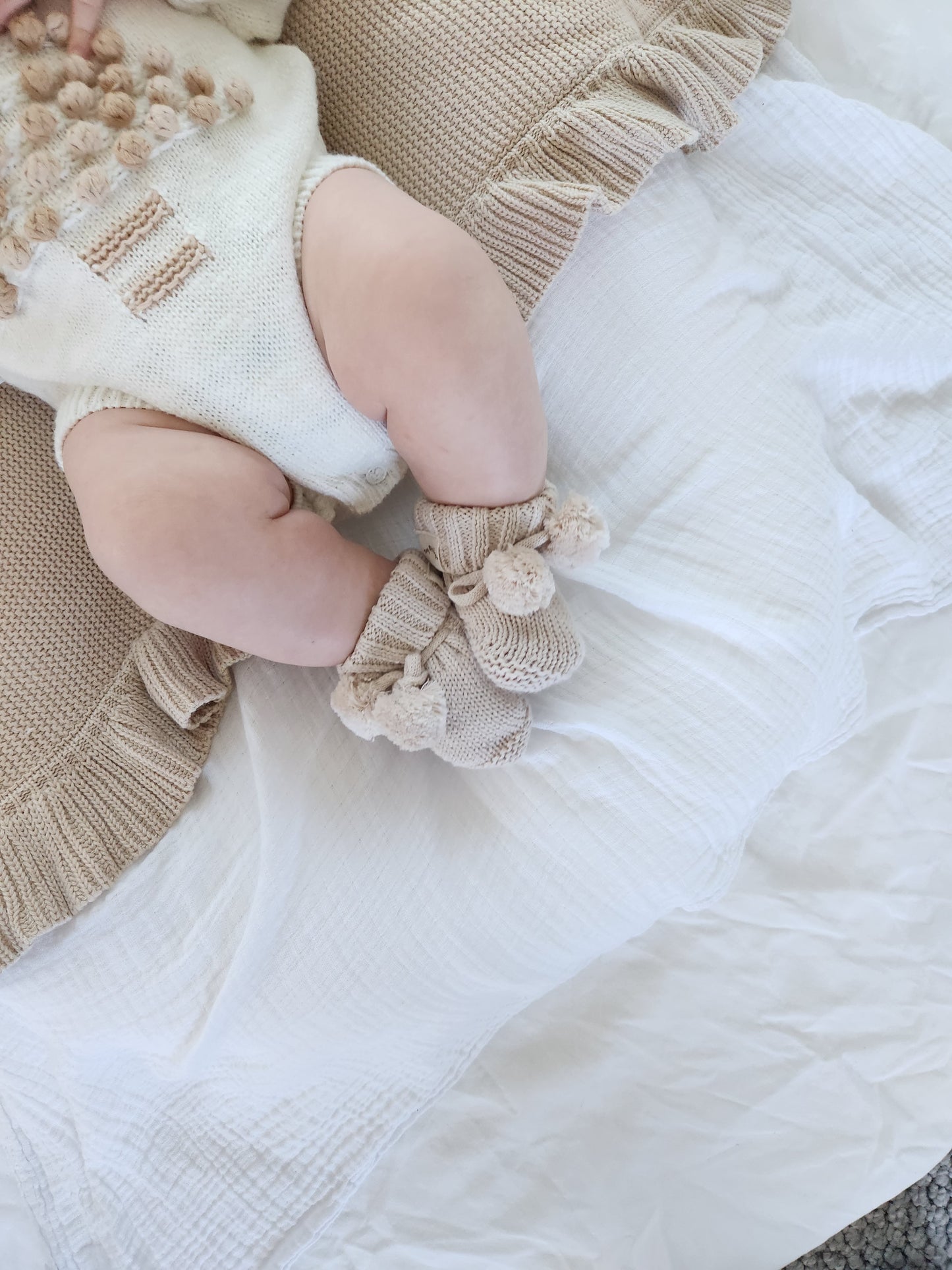 BLANKET + BOOTIE SET - BISCUIT