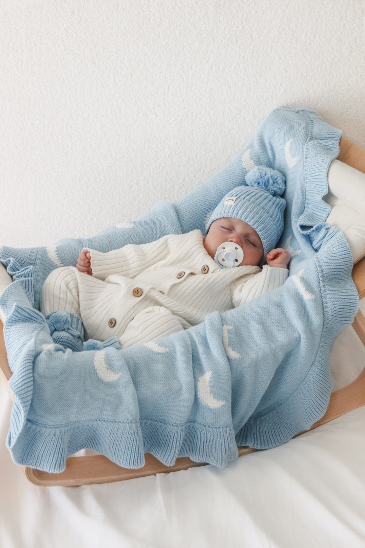 RUFFLE KNIT BLANKET - MOON