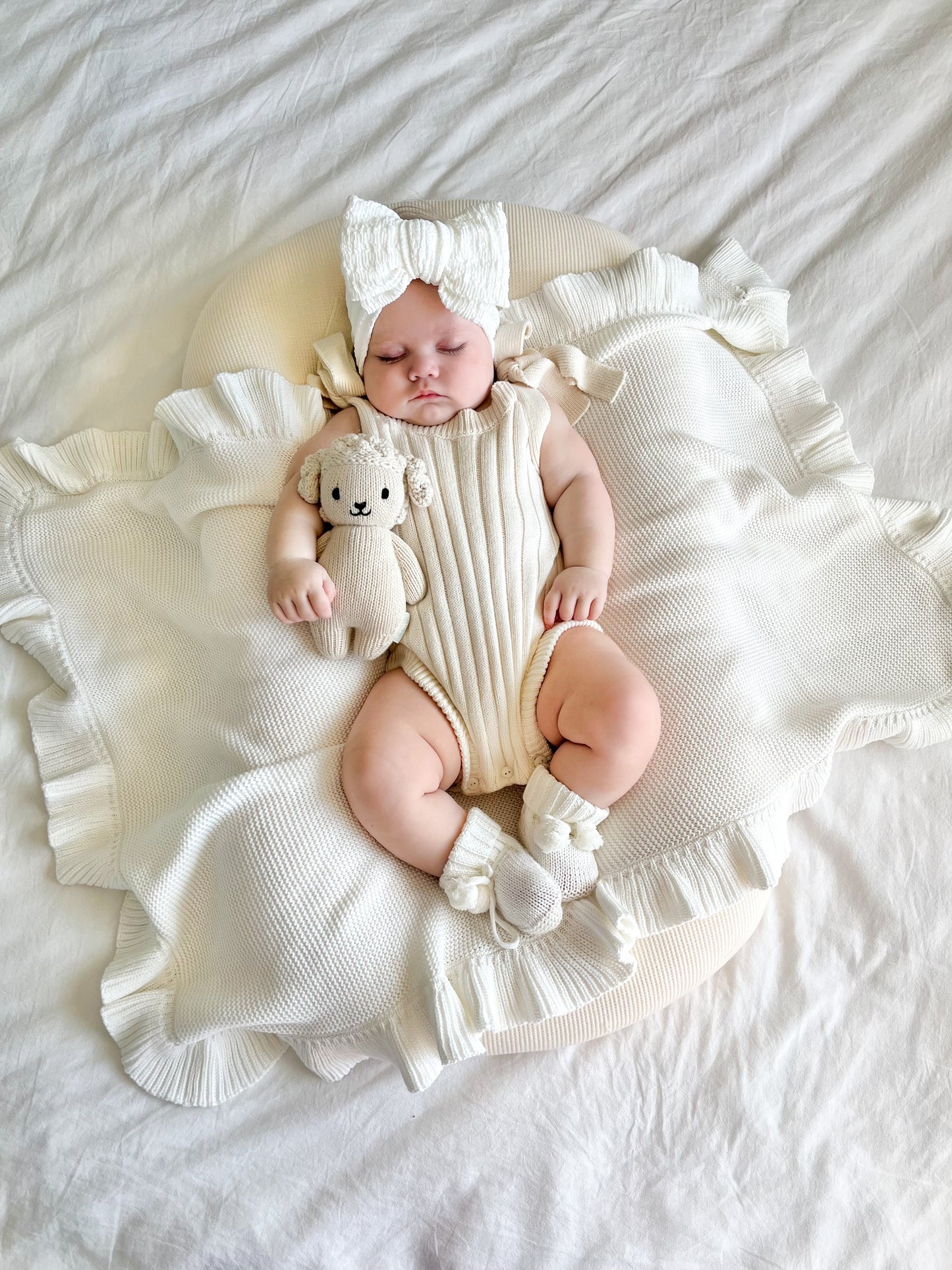 RUFFLE BLANKET - WHITE