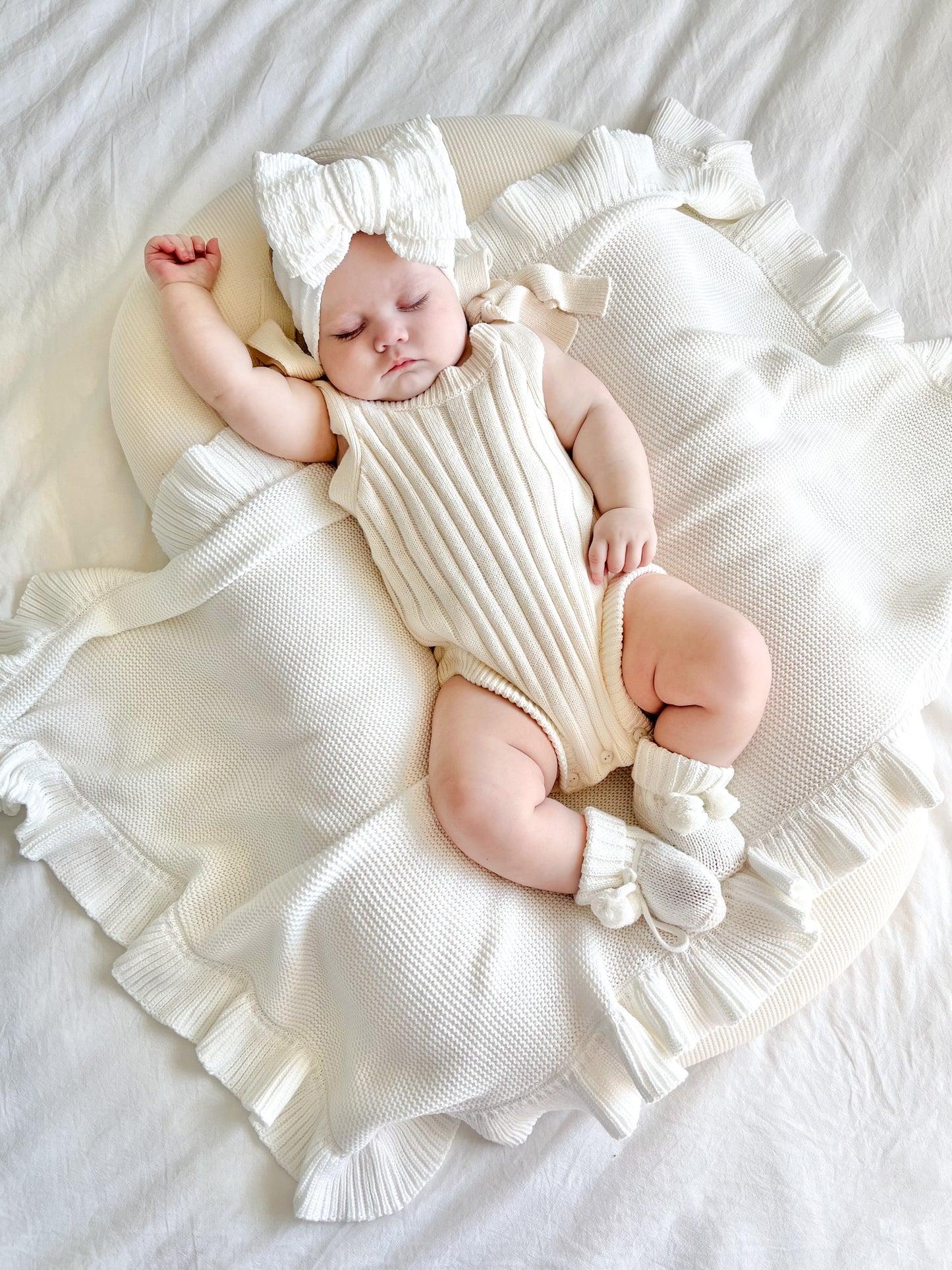 RUFFLE BLANKET - WHITE