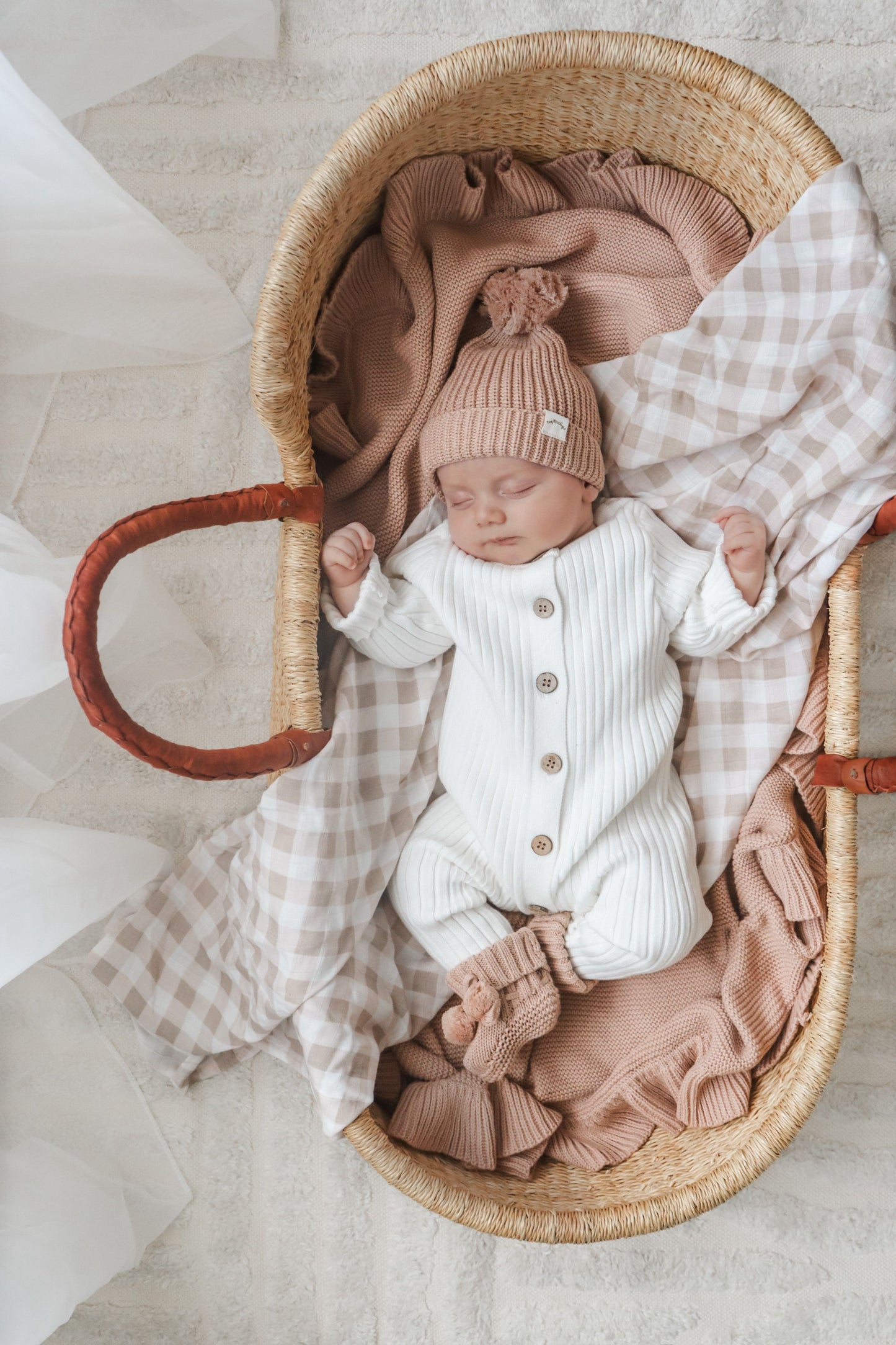 RUFFLE KNIT BLANKET - LATTE