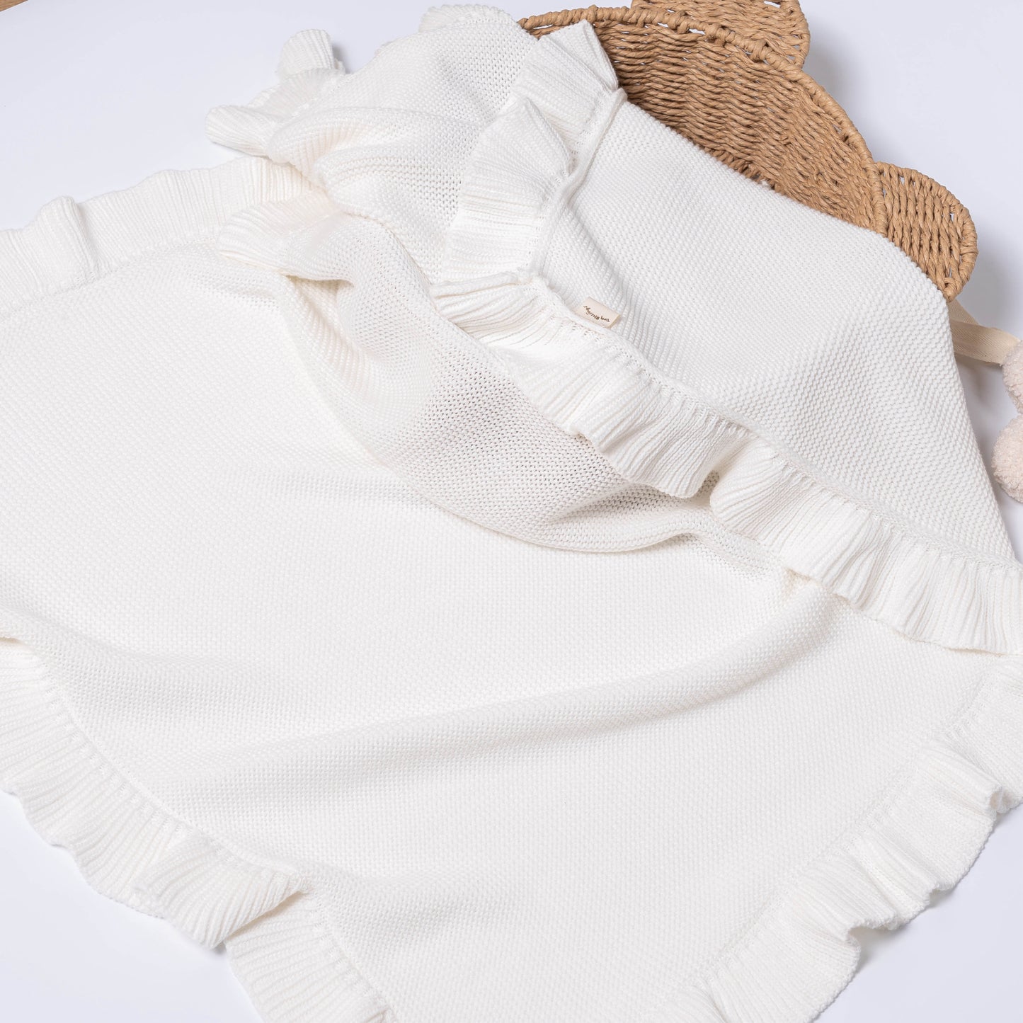 RUFFLE BLANKET - WHITE