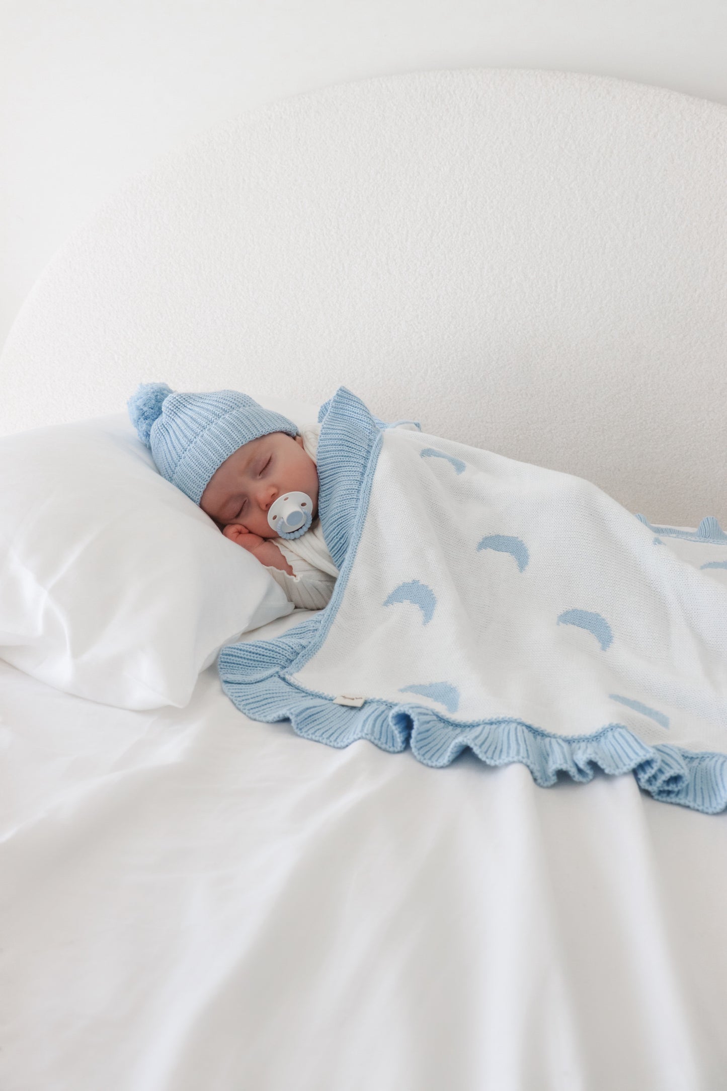 RUFFLE KNIT BLANKET - MOON
