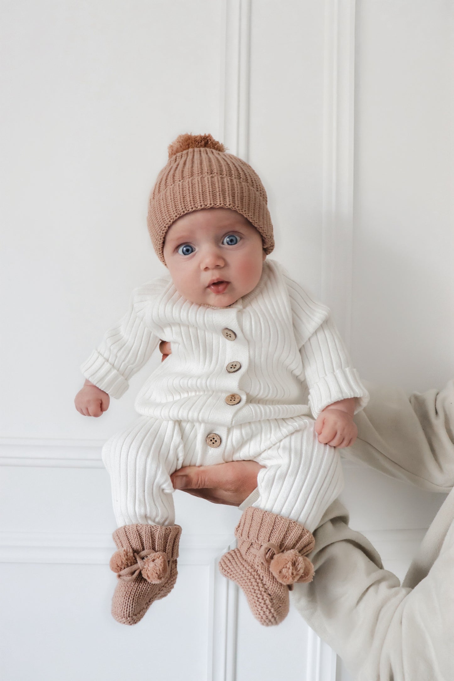 POM POM BOOTIES - LATTE