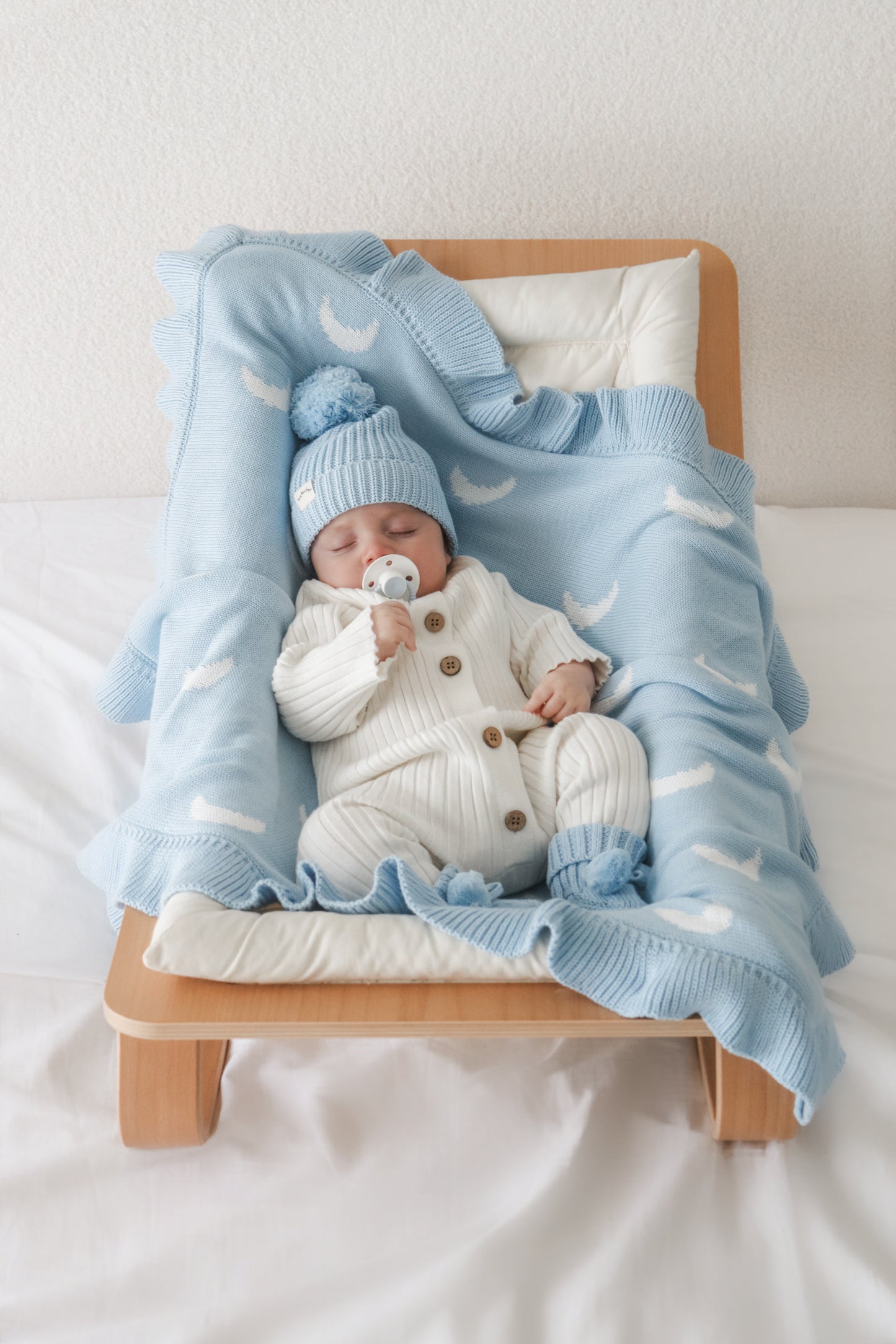 RUFFLE KNIT BLANKET - MOON