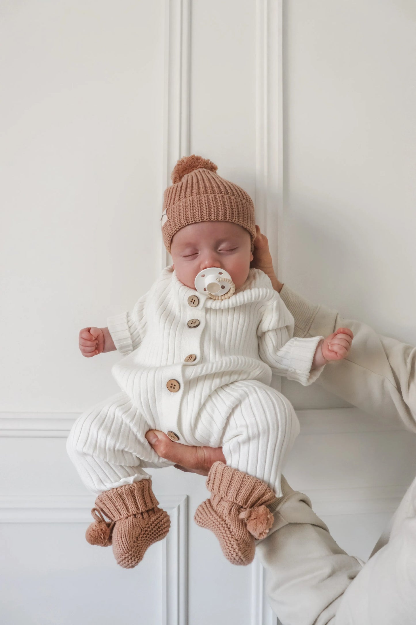 BEANIE + BOOTIE SET - LATTE